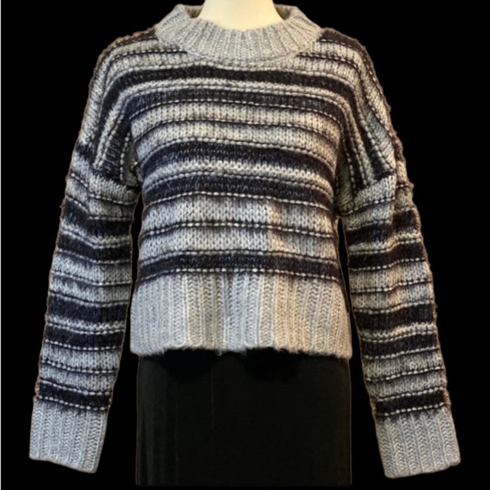🩶HOST PICK🩶 NWT Cliche Striped Cropped Sweater